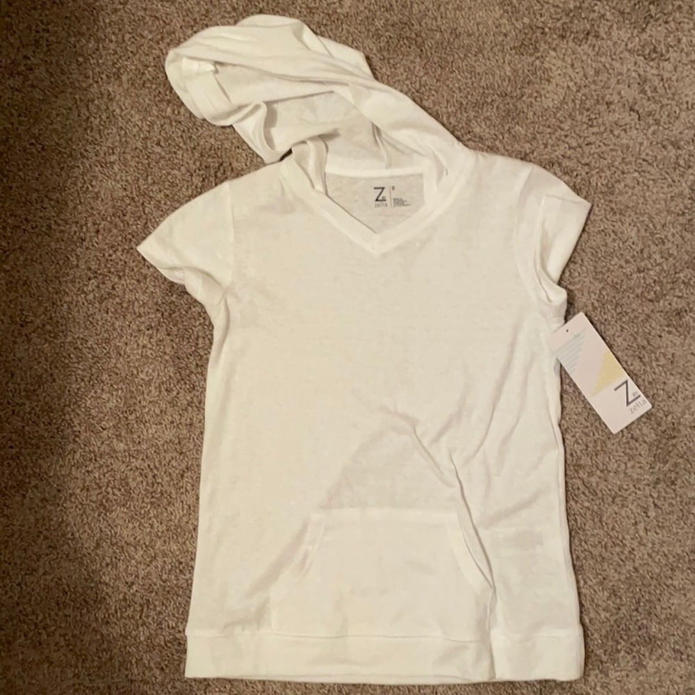 Hooded white tee with front pocket